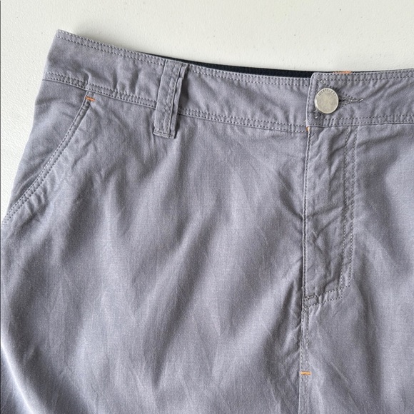 Icebreaker Gray Destiny Skirt Lightweight
Merino Wool Blend - Picture 3 of 16